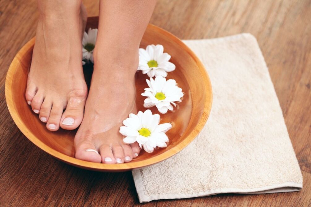 Foot bath to treat onychomycosis