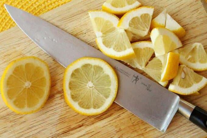 Lemon Treats Toenail Fungus
