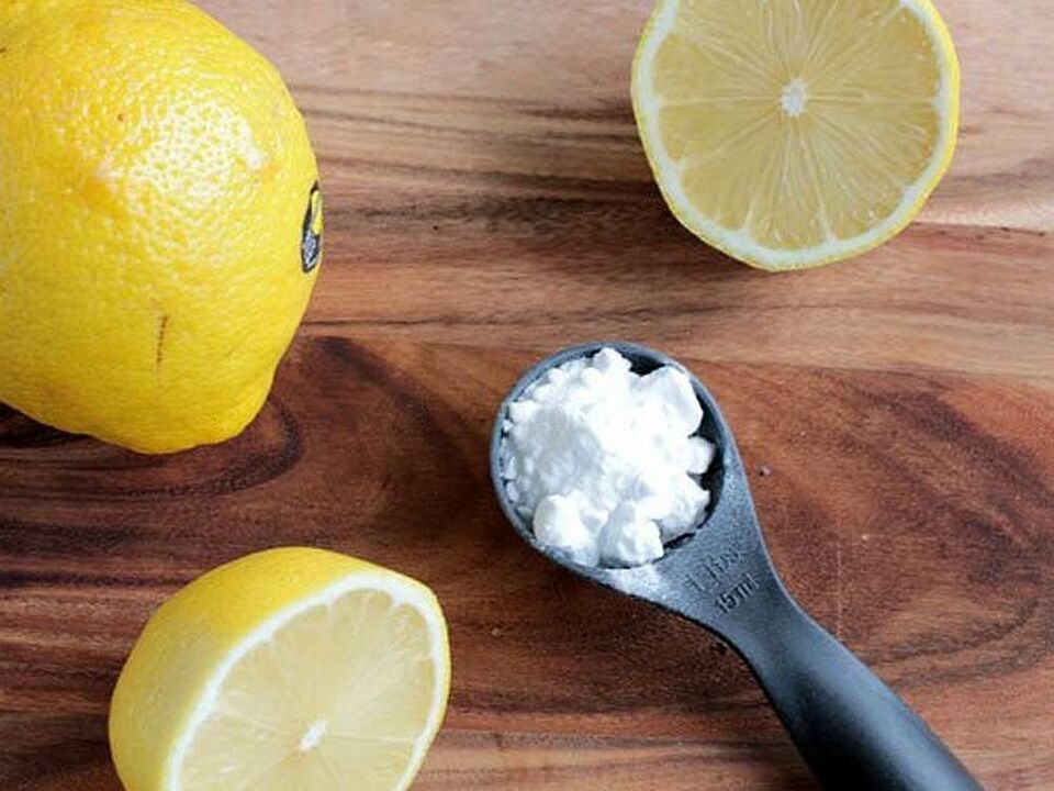 Lemon and Soda to Treat Toenail Fungus