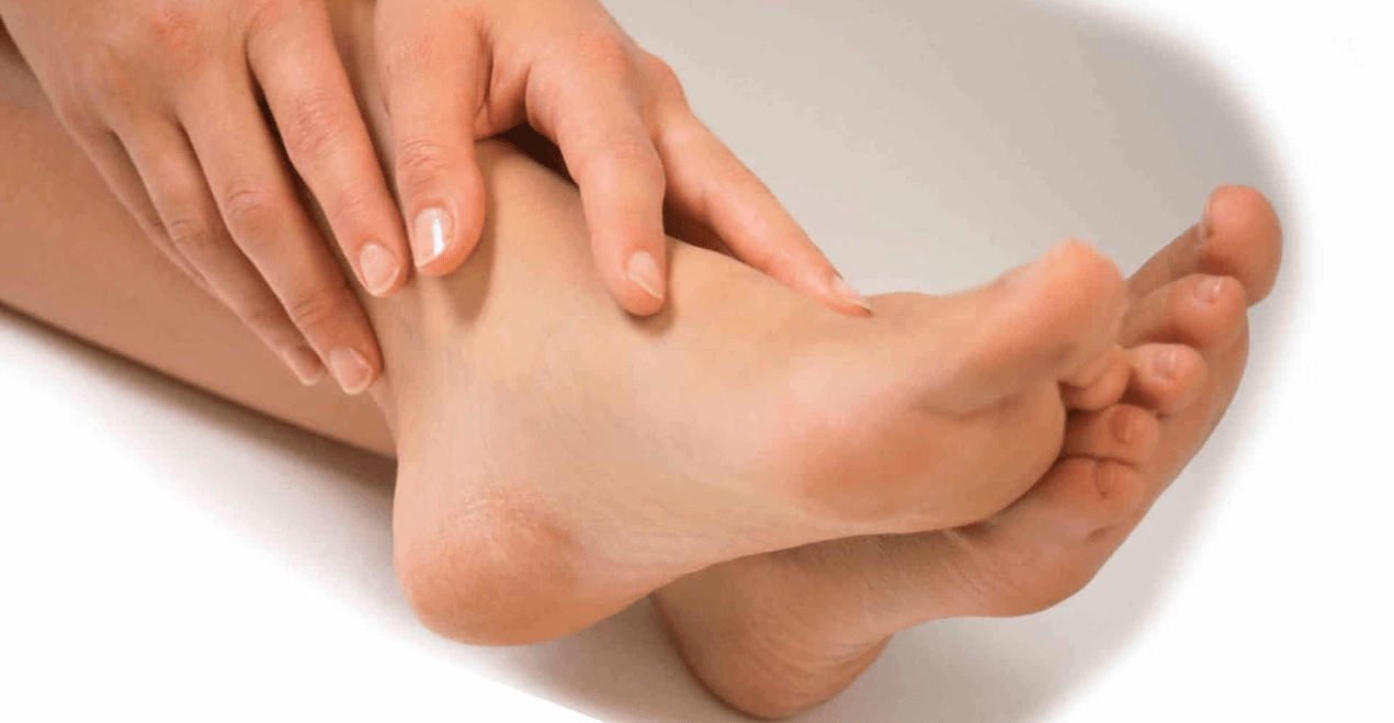a fungal infection that affects the skin between the toes
