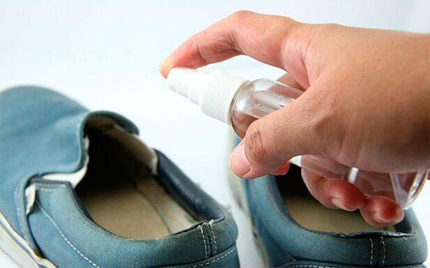 During the treatment of fungi, it is necessary to treat shoes with special solutions. 