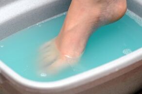 Treatment with fungi on legs with apple cider vinegar