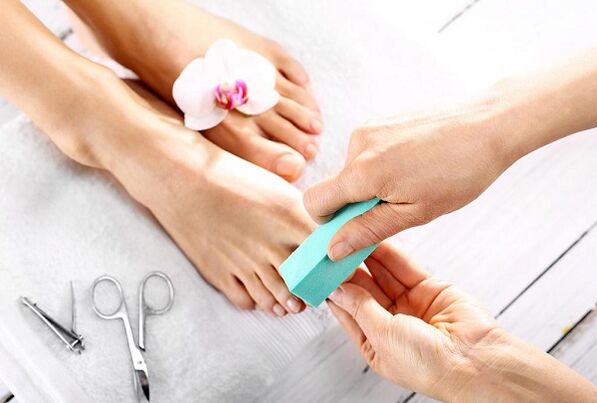 Stages of Treating Toenail Fungus