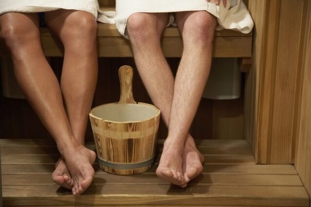 It’s easy to get onychomycosis in the bathhouse